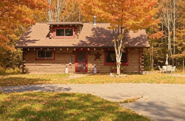 Shaky Jack’s Cabin - Secluded log cabin close to lovely Sault Ste. Marie