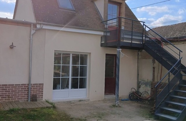 Shared house, low self-contained studio in Beauvais, 5 km from the airport