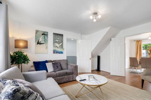 Sharp Close 4 Bedroom, 2 Bathroom in Aylesbury