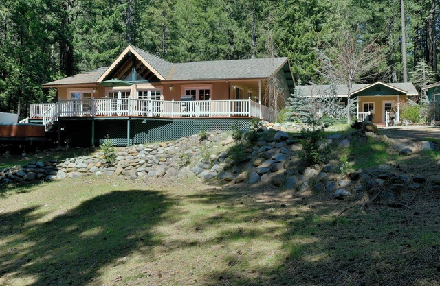 Shasta Woodlands Beautiful home in the high timber