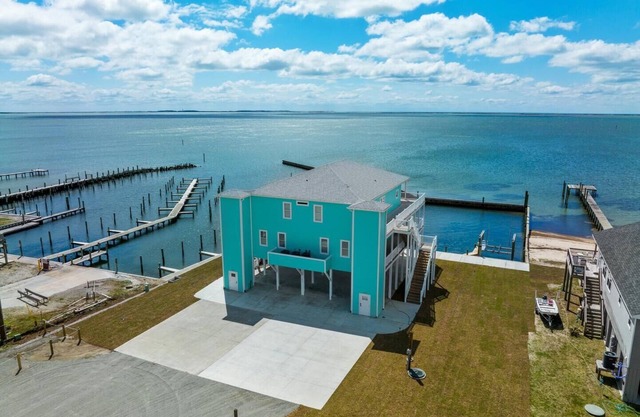 Shell Point- Sound Front Condo with Boat Slip Access