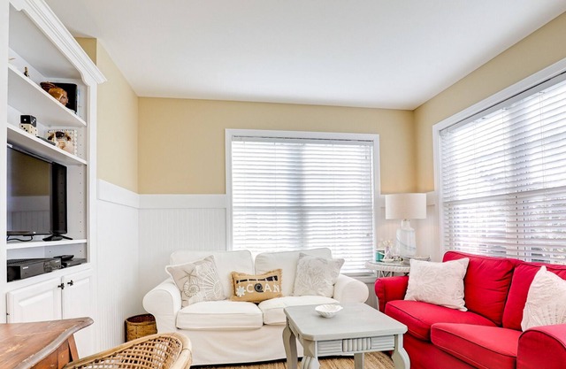 SHELL SEEKER Wonderful 5 House from beach SUPER CLEAN /COME 4 walks on the beach