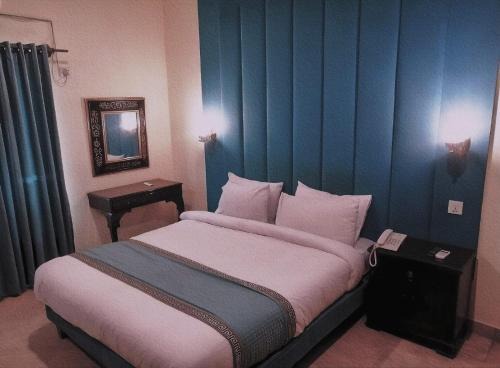 Shelton Hotel Johar Town Lahore