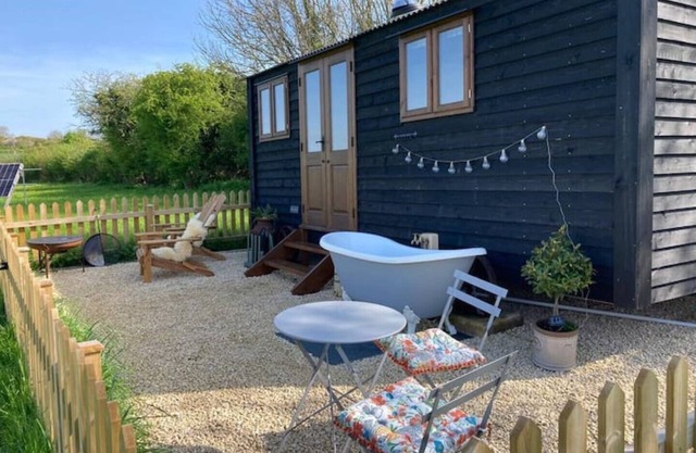 Shepherd Hut in Private Meadow With Outdoor Bath