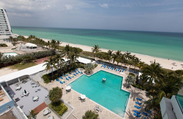 Sherry Frontenac Oceanfront Hotel