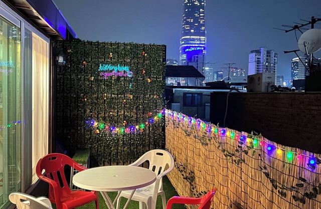 Shiny Picnic: Loft Hideaway with Terrace & Lotte Tower View / 5Beds