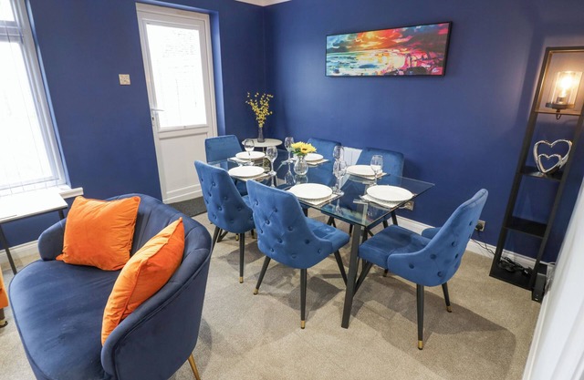 SHIRLEYS, family friendly, with a garden in Stratford-Upon-Avon