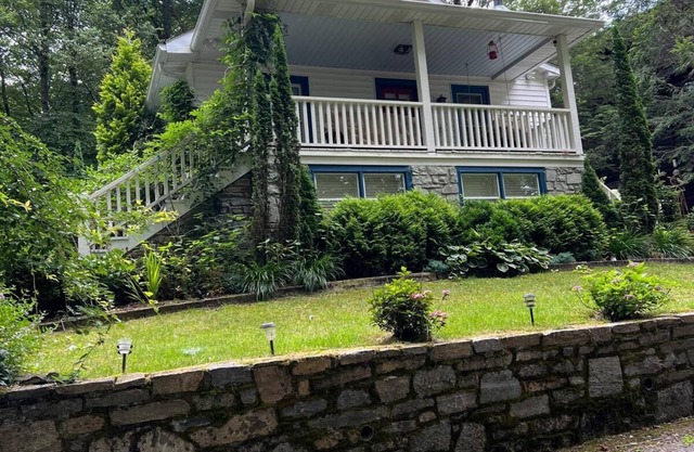 Shoebox Cottage in Blowing Rock