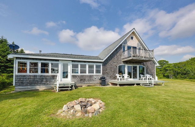 ¡NUEVO! Casa frente al mar con vistas, 14 millas a Acadia NP!