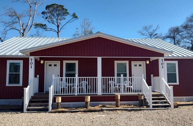 Shrimp Shack - Close to Downtown & Beaches - King Bed - Boat Parking - NO Pet Fees !