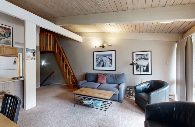 Sierra Del Sol | Fantastic Ski-In, Ski-Out Retreat with Loft & Views