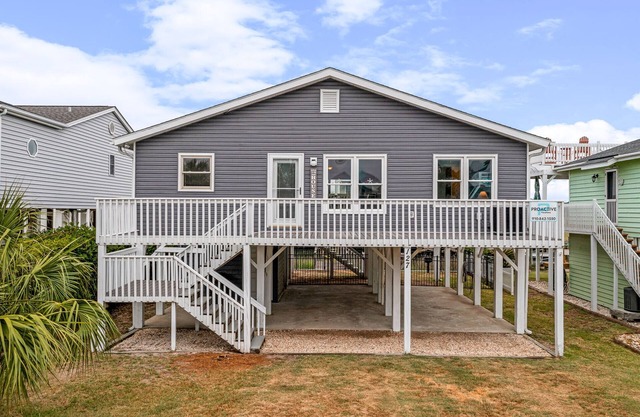 "Sierra Hotel" - is a 3 Bedroom, 2 bath SF House, Located on Canal with Floating Dock, Pet Friendly
