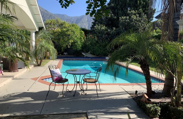 Sierra Madre Cottage, pool, sleeps 2, 2450 ft walking distance to Sierra Madre
