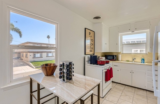 Signature KING 1BR In Top Beach Location (AB)