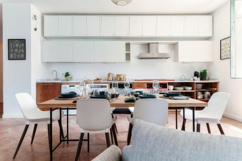 Silken Escape - by MyHomeInComo