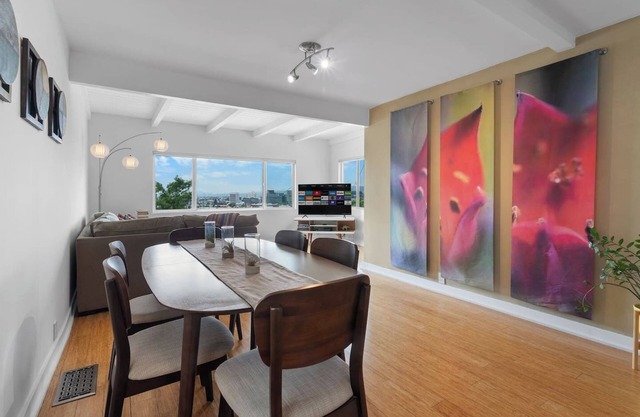 Silverlake stunner w/deck and Hollywood sign views