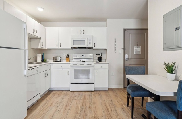 Simplicity At the Rim 1317 I Comfy 1 Bed 1 Bath