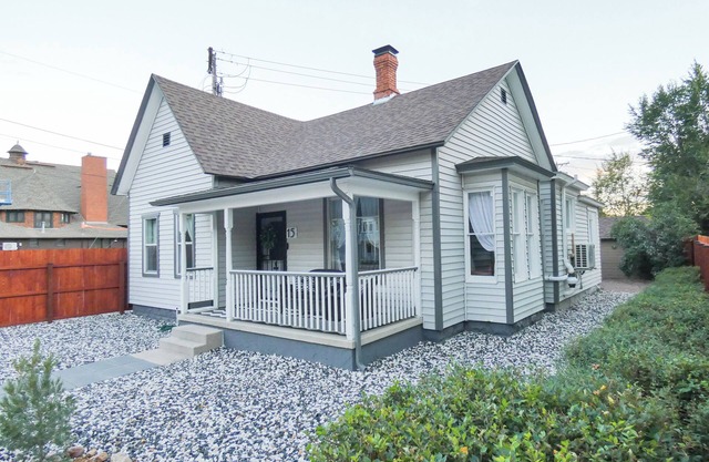 Since 1889: Colorado College and Downtown Colorado Springs: AC, Private Parking