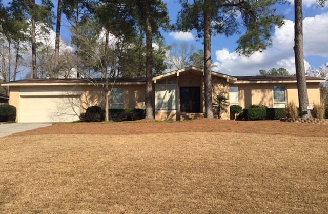 Single Family 3 bedroom 3.5 bath with inground pool and pool house.