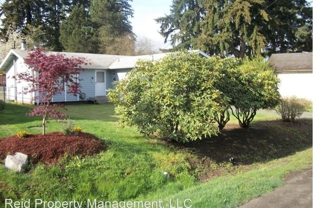 Casa de un solo nivel, patio cercado y garaje