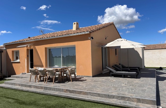 Single-storey villa with private pool and in-ground terrace WITHOUT VIS A VIS