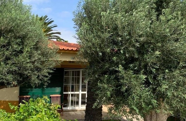 Situada dentro de un condominio fechado de lujo, con una praia a 3 minutos a pé