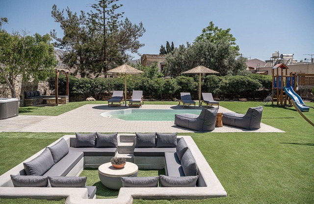 SivasZen Luxury Villa, with Heated Pool, Spa Whirlpool & Fitness Equipment