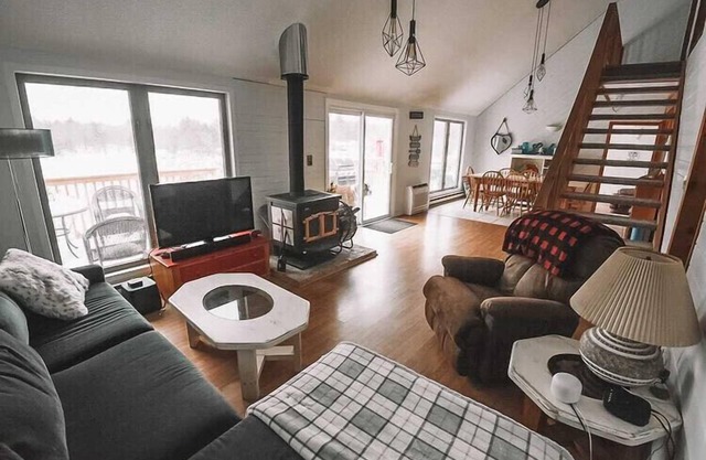 Six Mile Lake Muskoka Cottage with Beautiful Views