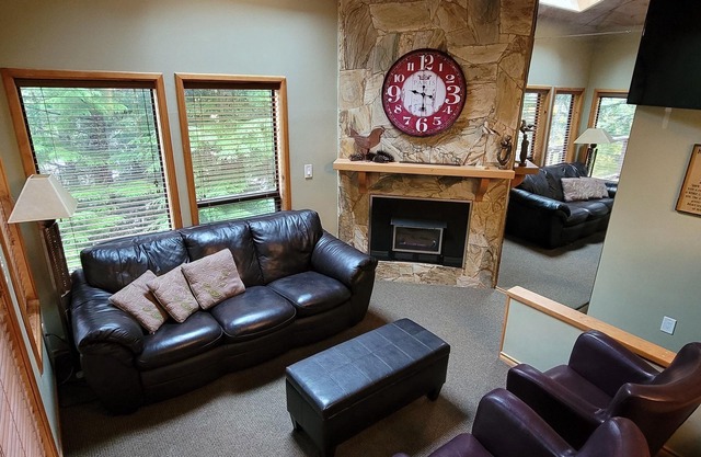 Ski In 2 bedroom townhome - Steps off the Village Run