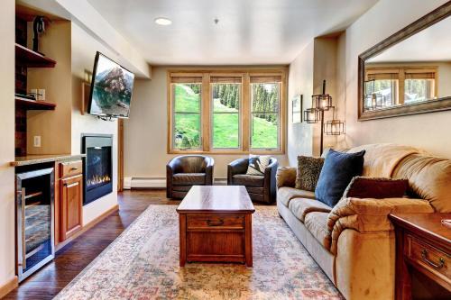 Ski In Out Luxury Condo 2403 I Hot Tub I Gym I Ski Views I Best Price I FREE Adventures Daily