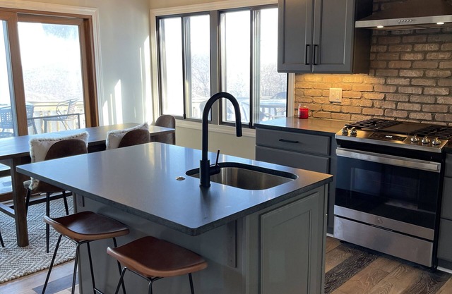 Ski In/Ski Out 3 Bedroom Home Located on top of Eagles Swoop