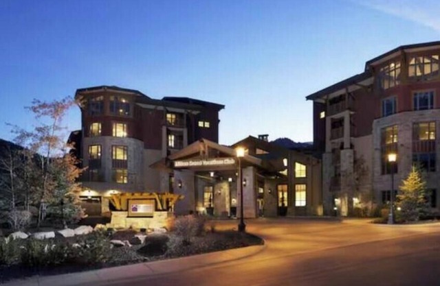 Ski in/Ski Out Charming 3-bedroom Condominium in Beautiful lodge at The Canyons