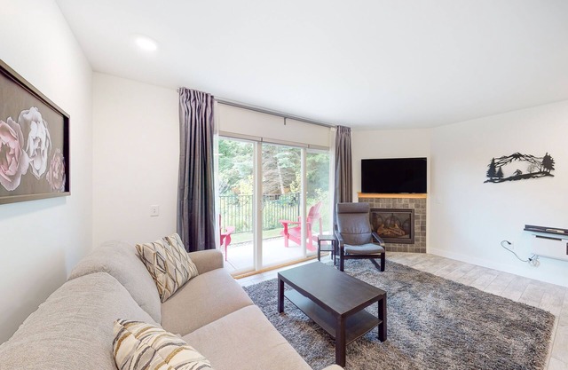 Ski-in/ski-out condo near the slopes with pool, fast WiFi & garden-level patio