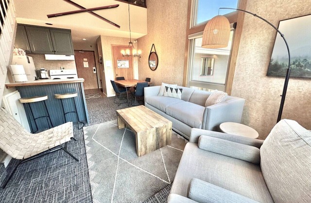 Ski in Ski out Top Floor Condo with Pools Hot tub and more