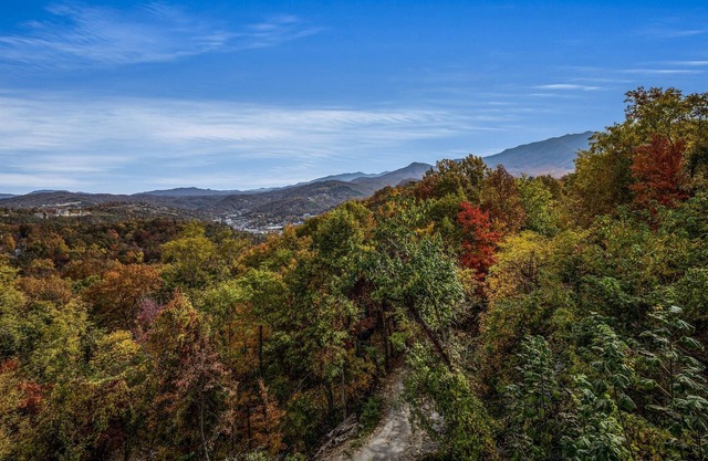 Ski Mountain Swim 3 Bedroom Home by Redawning