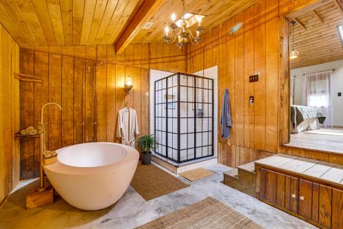 Ski, Swim, Relax Old-Fashioned Poconos Getaway