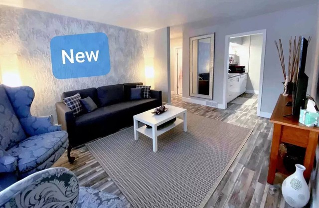 Skots Villa Bottom West. Near Sanford Medical, Midco, Univ. SF & Augustana