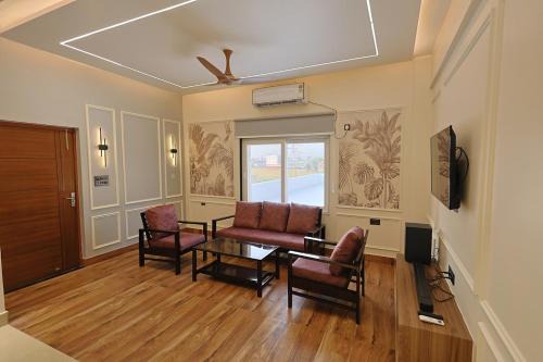 Skylight Suites - Near Jolly Grant Airport Dehradun