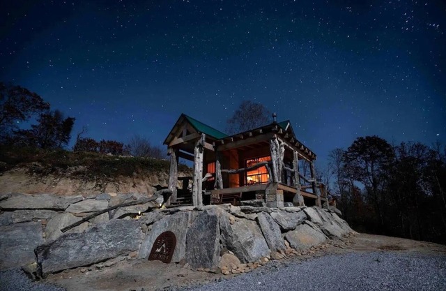 SKYLINE LODGE~ Spectacular Mountain Escape!