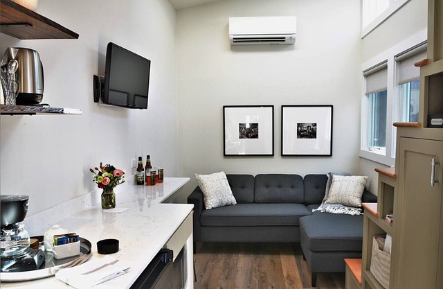 Slabtown Village - 3 Tiny houses in NW Portland with AC, WiFi & Free Parking!