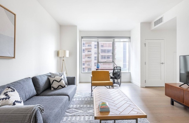 Sleek Downtown 1BR w/ Gym, near Metro Center, by Blueground (#LAX370)