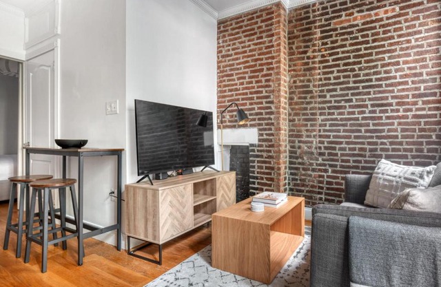 Sleek Nolita 1BR w wd nr Soho NYC-891