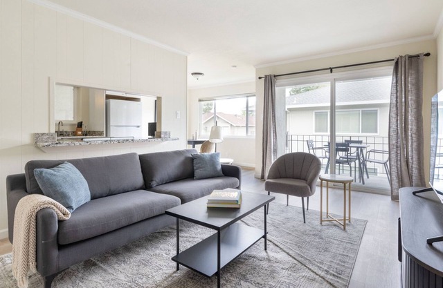 Sleek Palo Alto 1BR w/ Garden, Parking & W/D, nr shops, by Blueground