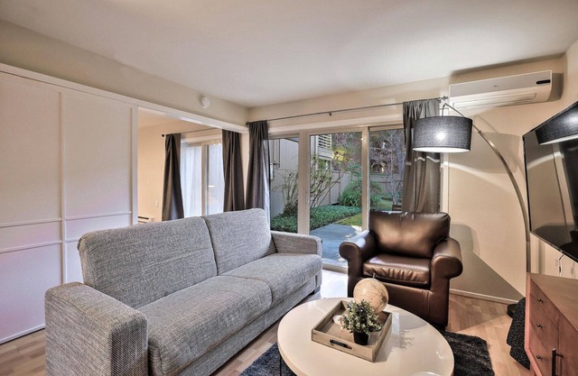 Sleek Palo Alto 1BR w/ A/C & W/D, nr Restaurants, by Blueground