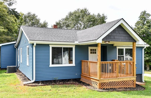 ♥Sleek Swamp Rabbit Trail Base Camp near downtown♥