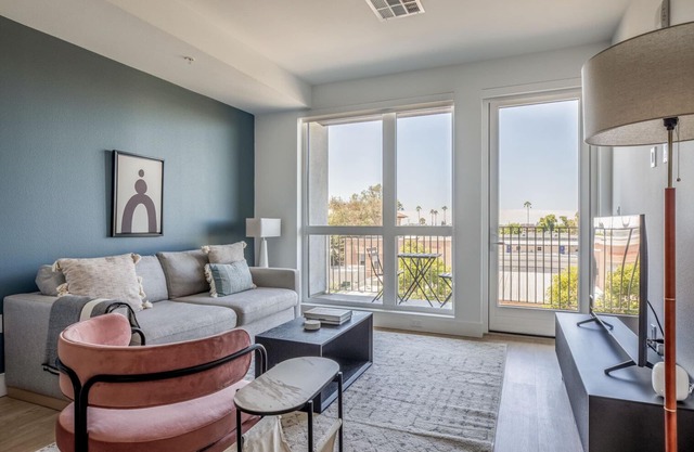 Sleek University Heights 1BR w/ Spa & Pool, nr Shops, by Blueground