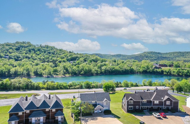 Sleep 11 comfortably, summer calendar booking fast! Walk to lake & marina!