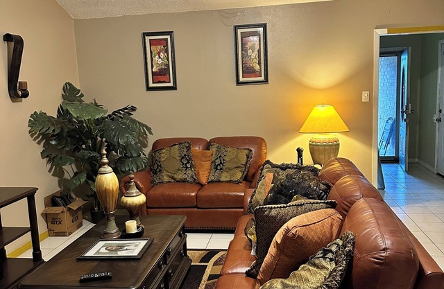 Sleep N Stay inn. Saint Rose, La. 3 mins to airport. 15 mins , metro New Orleans