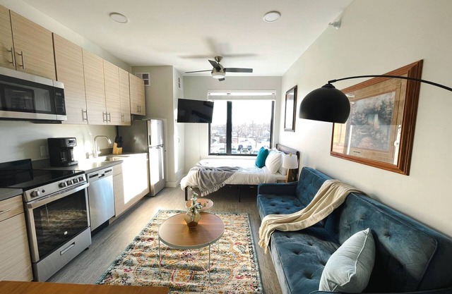 Sleepover: Impressive Studio and Gym - Des Moines