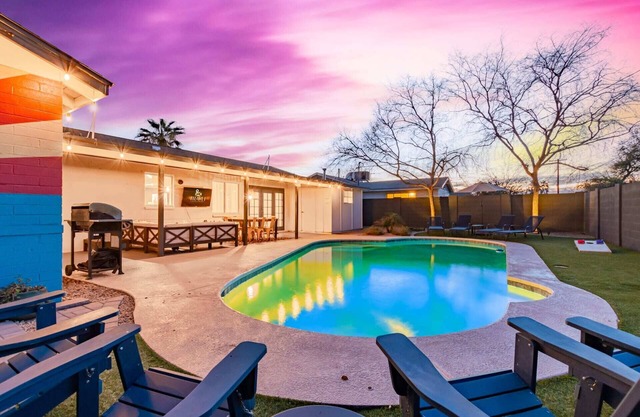 Sleeps 12 | Pool |Outdoor Living |Mins to Old Town